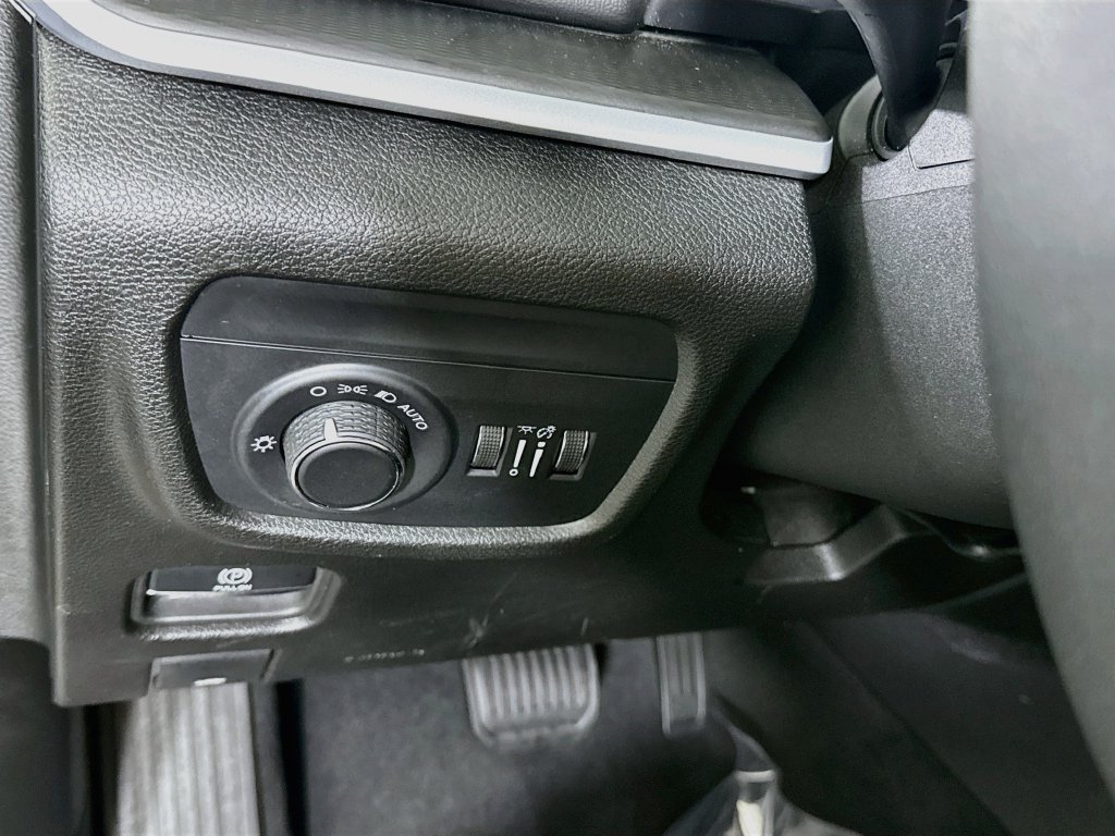 Used 2024 Jeep Grand Cherokee L Laredo AWD/4WD image 18