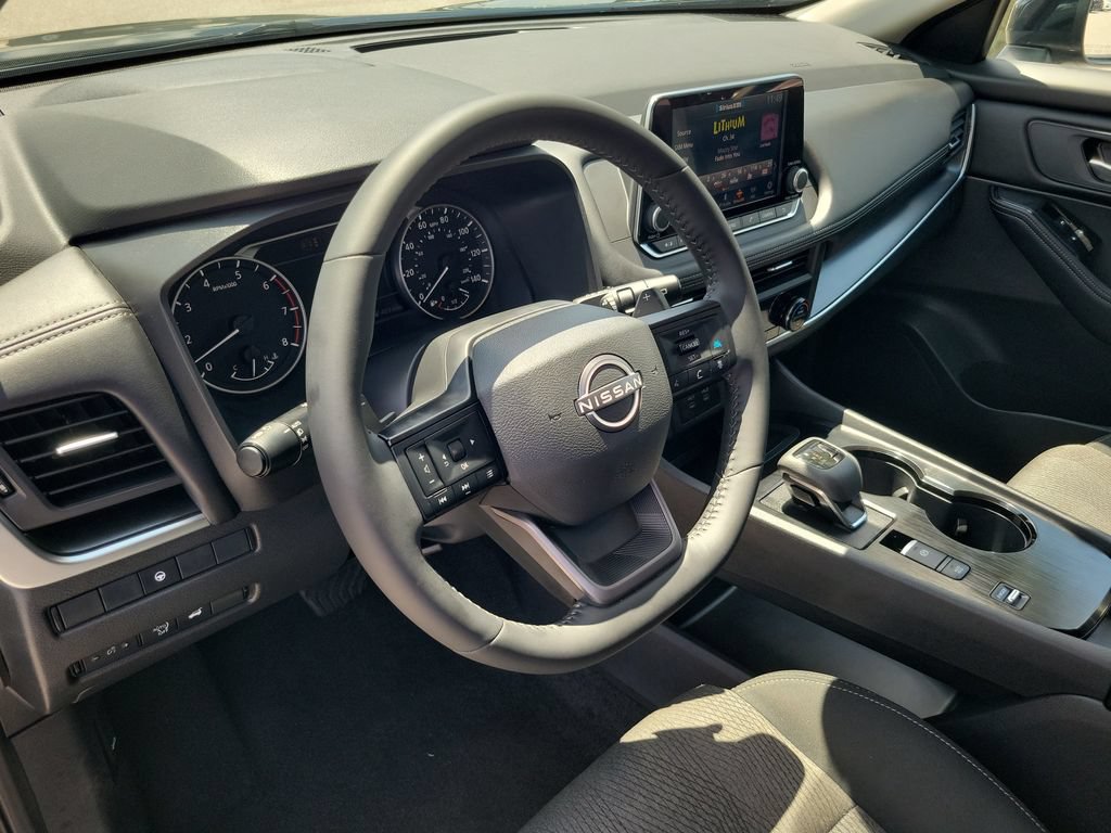 Used 2026 Nissan Rogue SV FWD image 16