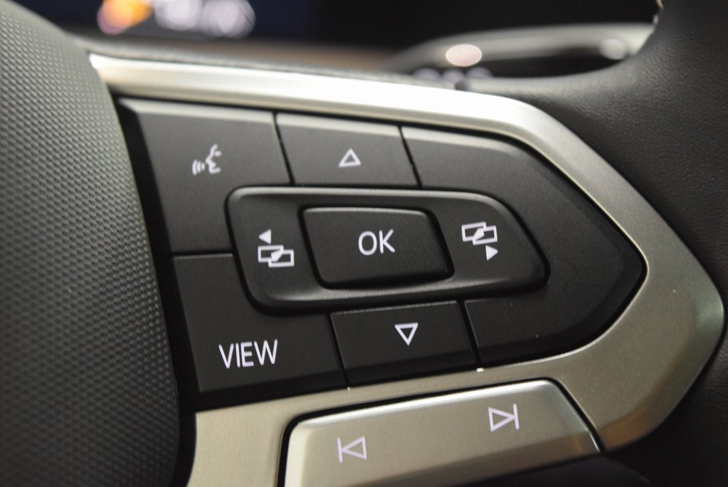 New 2025 Volkswagen Tiguan SE image 13