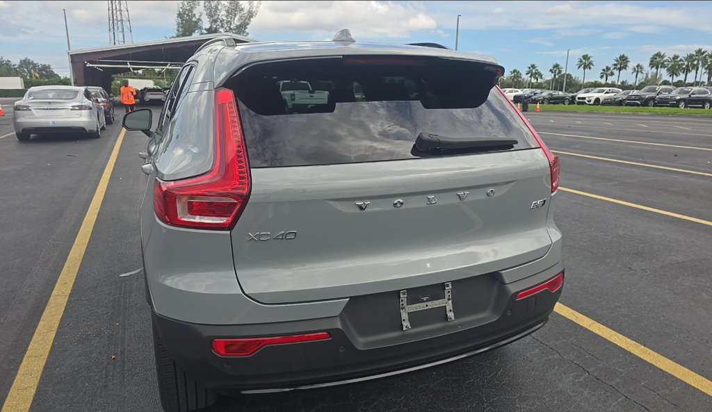 Used 2024 Volvo XC40 B5 Ultimate w/ Climate Package AWD/4WD image 6