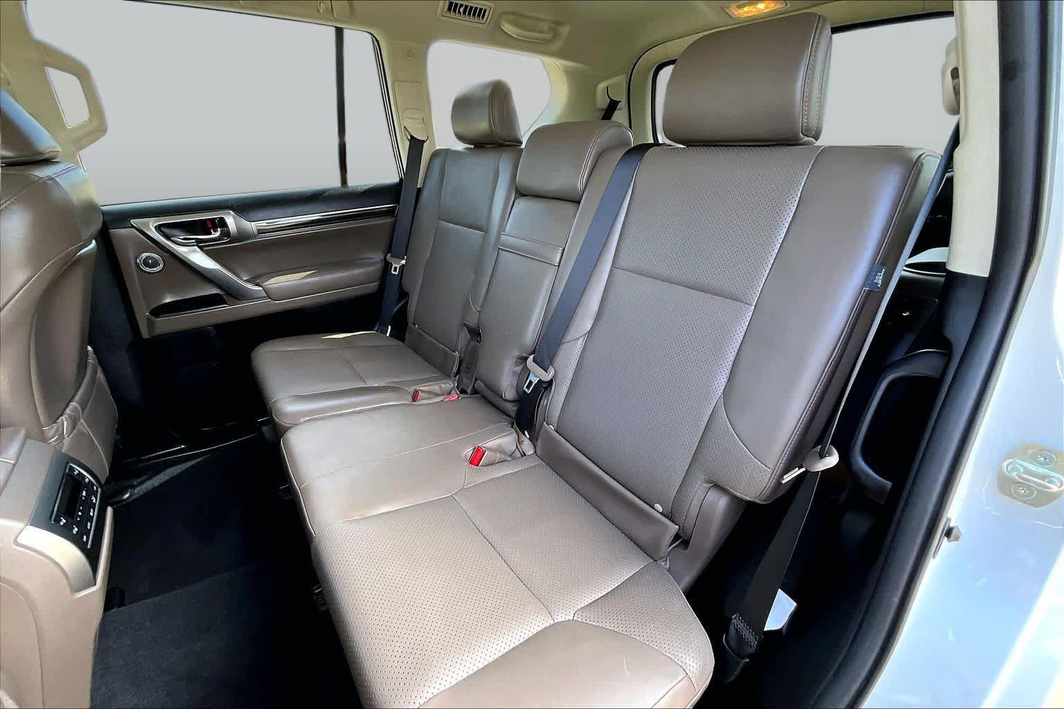 Used 2023 Lexus GX 460 Luxury w/ Accessory Package AWD/4WD image 21