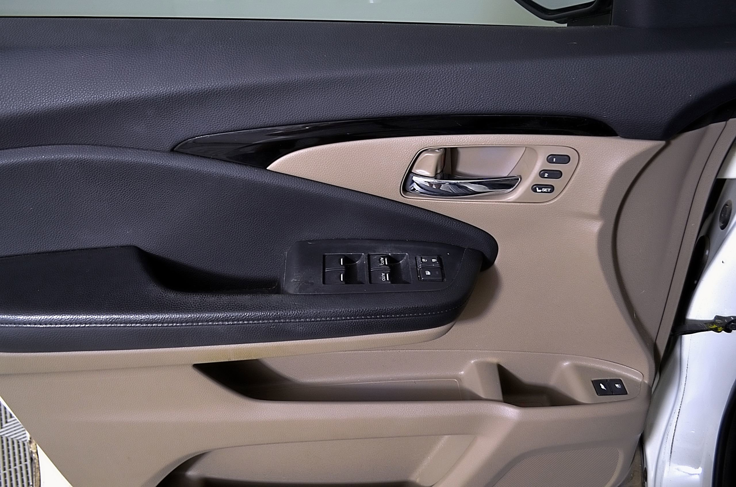 Used 2016 Honda Pilot Touring image 16