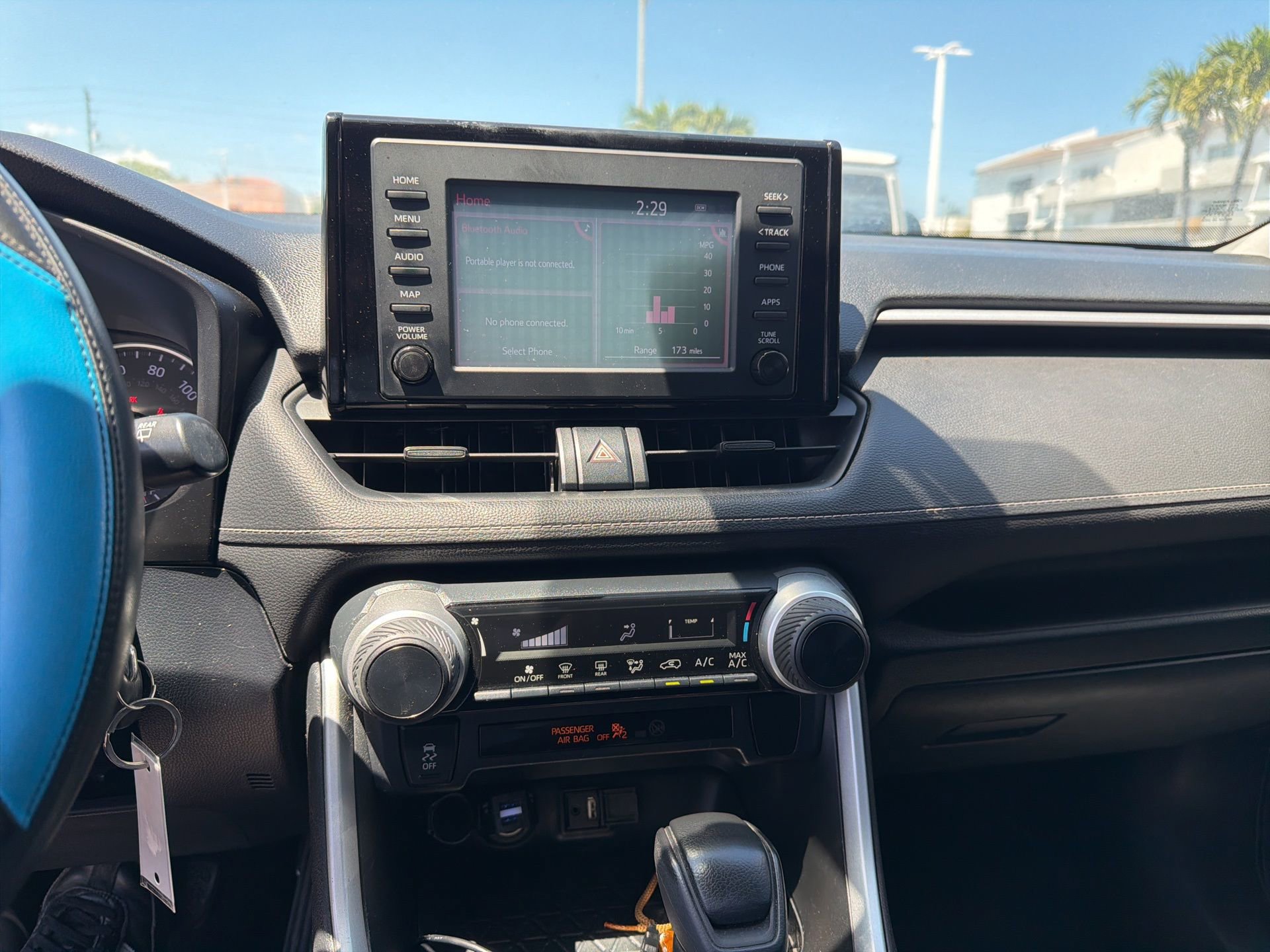 Used 2019 Toyota RAV4 LE FWD image 20