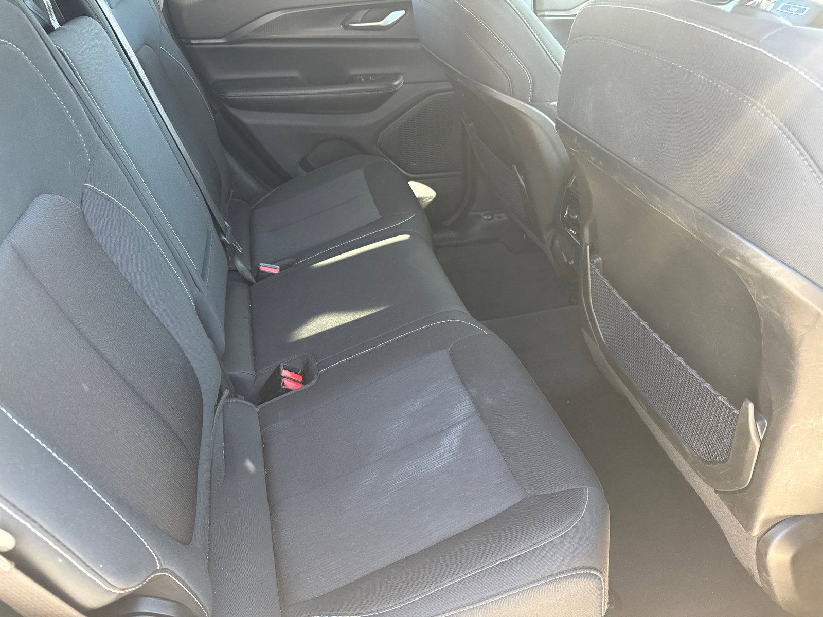 Used 2024 Jeep Grand Cherokee Laredo image 15