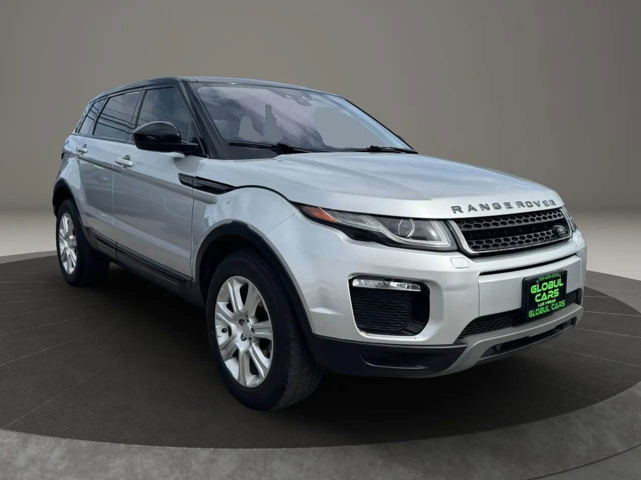 Used 2016 Land Rover Range Rover Evoque SE Premium image 4