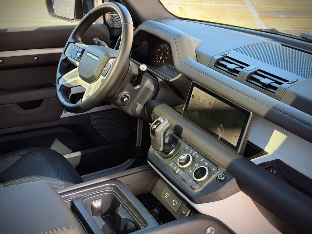 Used 2024 Land Rover Defender 110 X-Dynamic SE image 12