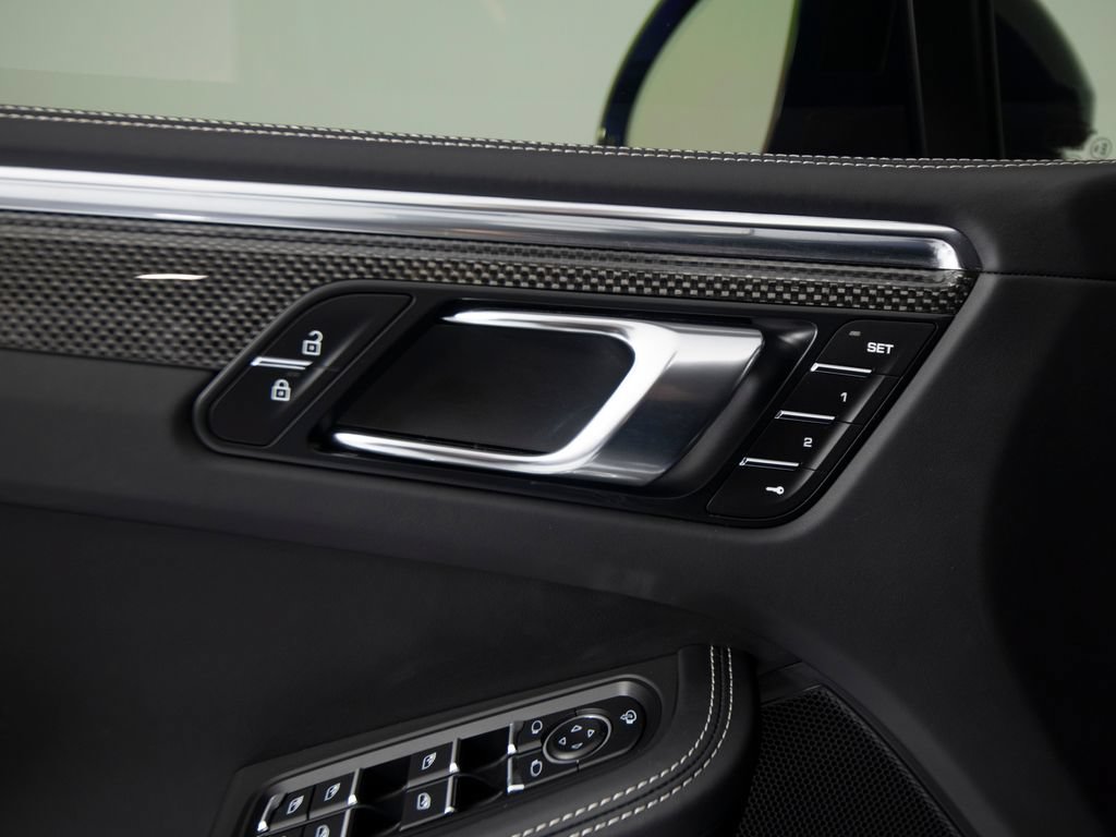 Certified 2025 Porsche Macan GTS AWD/4WD image 19