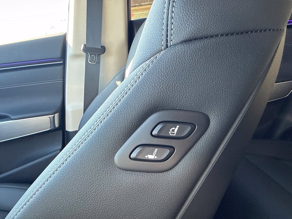 New 2026 Genesis GV70 2.5T Select AWD/4WD image 17