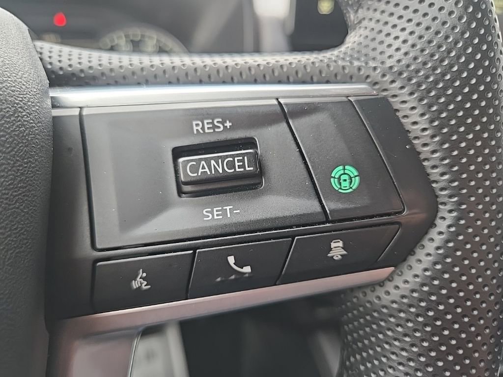 Used 2025 Mitsubishi Outlander SE image 39