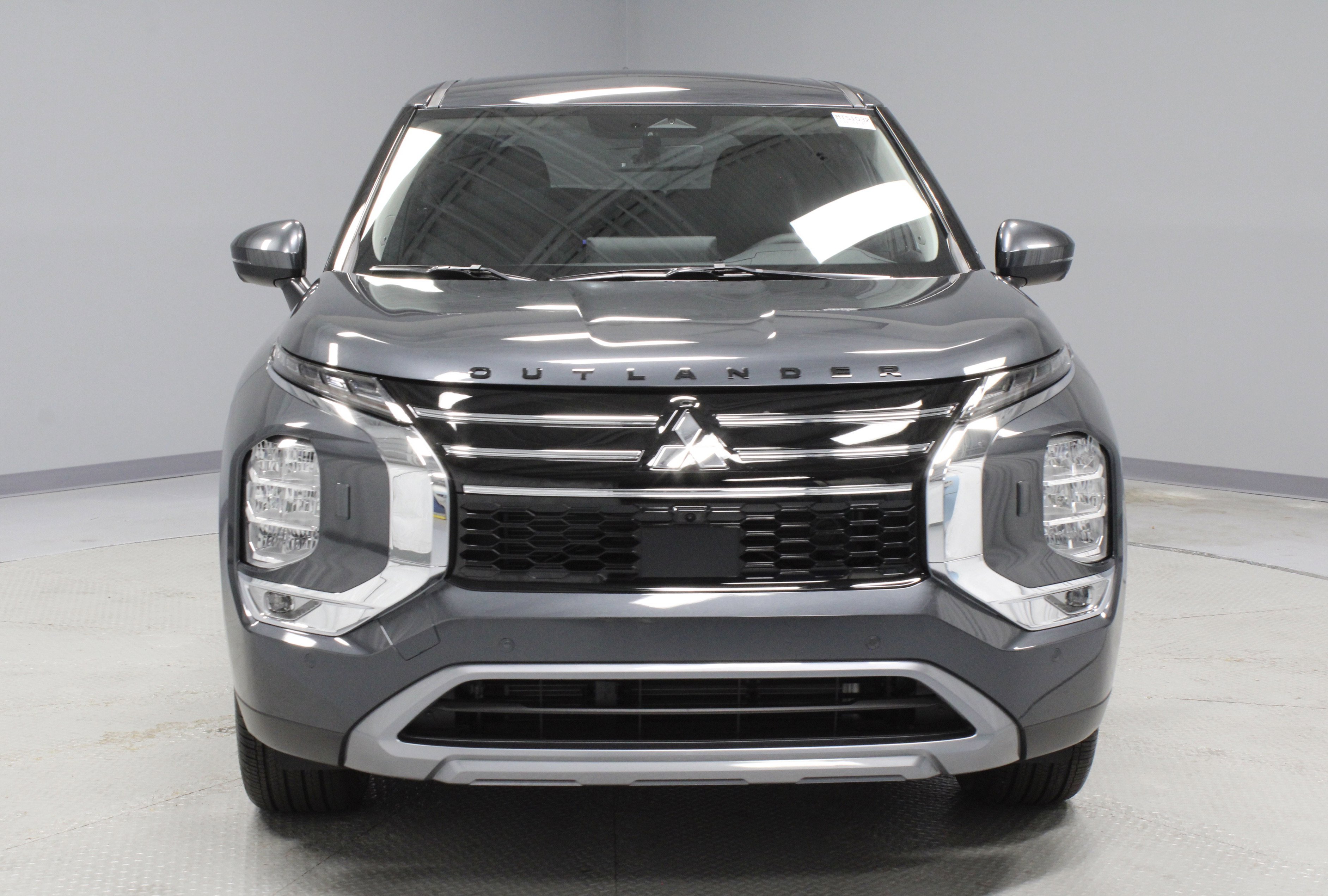 New 2025 Mitsubishi Outlander SE image 3