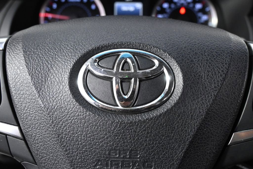 Used 2015 Toyota Camry SE FWD image 34