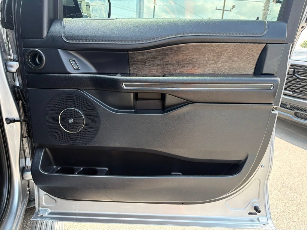 Used 2020 Ford Expedition Limited AWD/4WD image 25