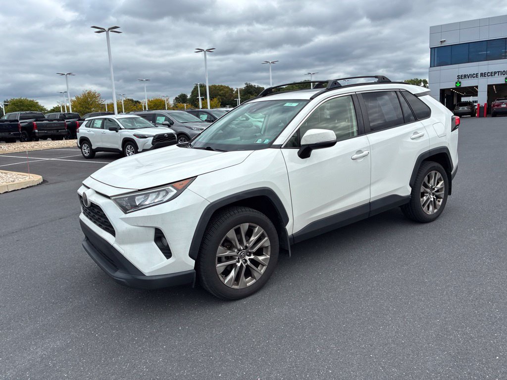 Used 2019 Toyota RAV4 XLE Premium w/ Cold Weather Package AWD/4WD image 17