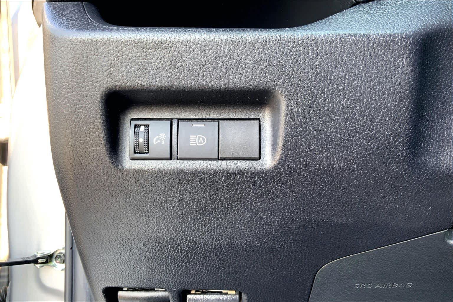 Used 2022 Toyota RAV4 XLE AWD/4WD image 33
