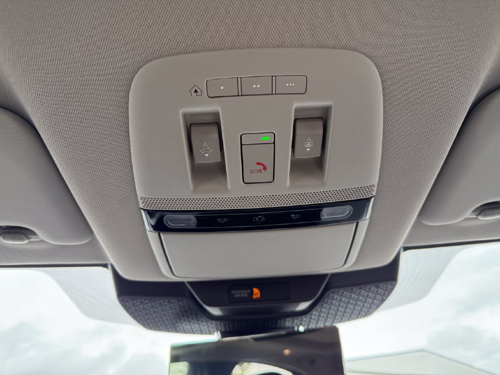 Used 2023 Nissan Ariya FWD image 27