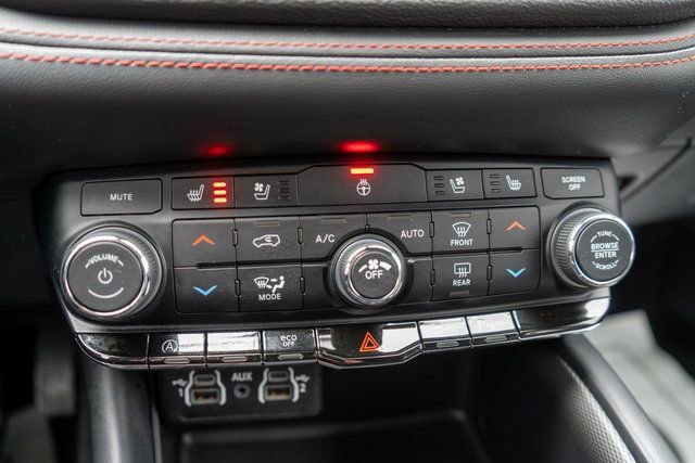 Used 2024 Dodge Durango GT image 30