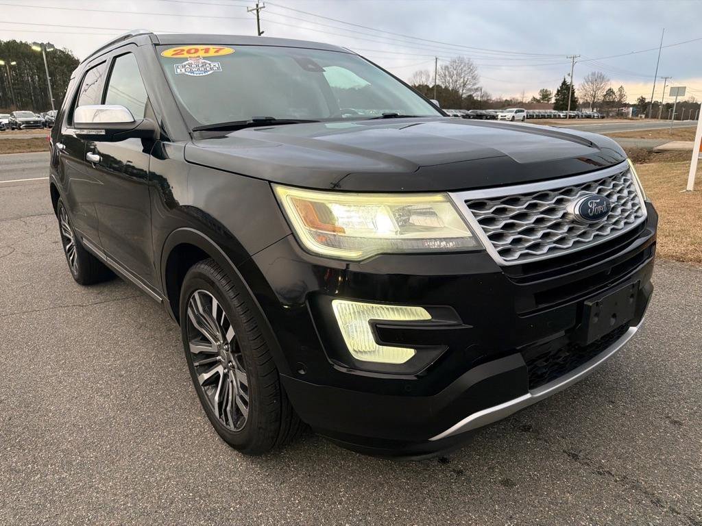 Used 2017 Ford Explorer Platinum image 2