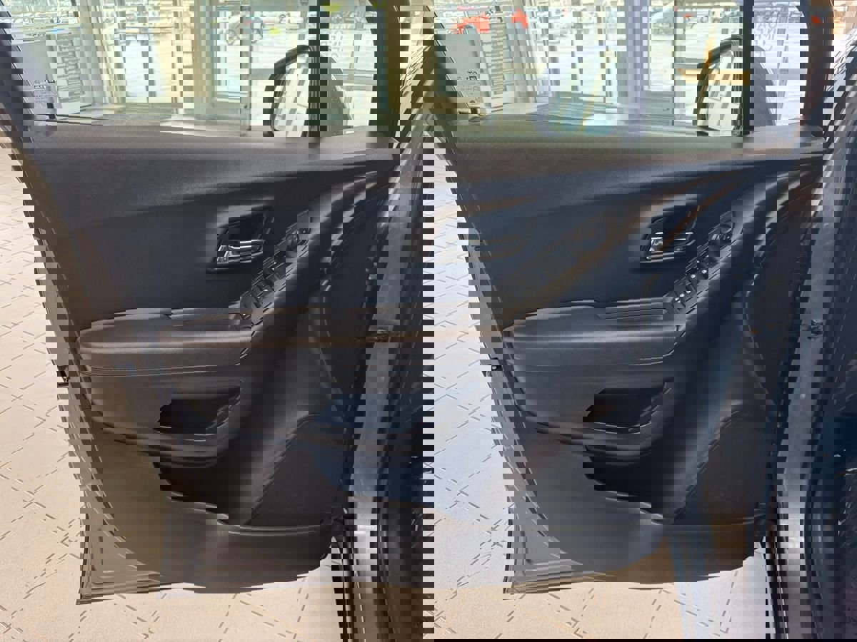 Used 2015 Chevrolet Trax LT FWD image 9