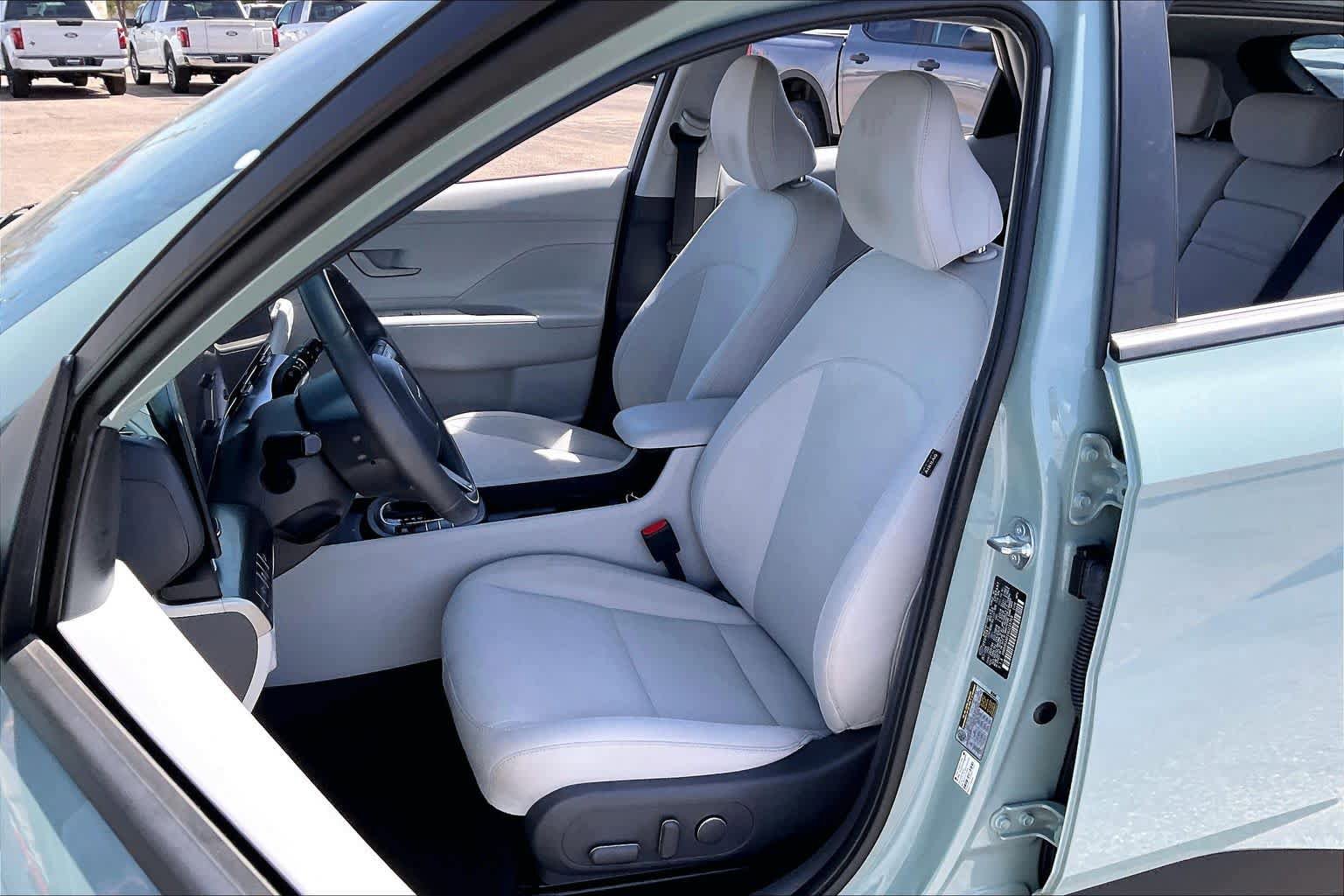 Used 2025 Hyundai Kona SEL FWD image 8