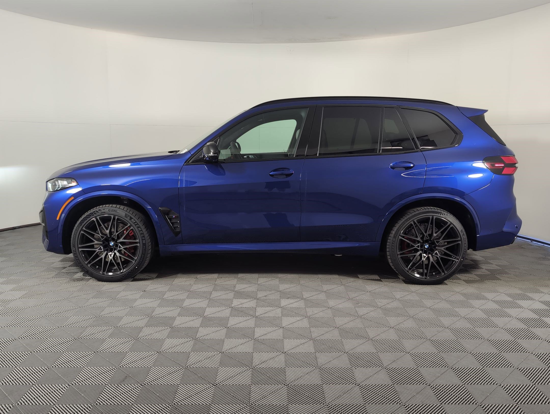 New 2026 BMW X5 M Competition w/ Executive Package image 2