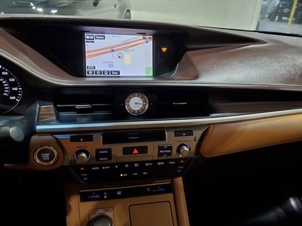 Used 2016 Lexus ES 350 w/ Luxury Package w/Wood Trim image 28