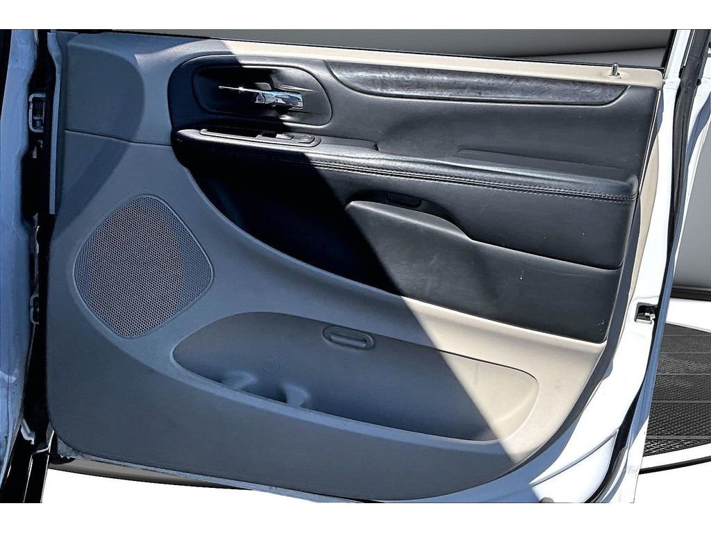 Used 2018 Dodge Grand Caravan w/ UConnect Hands-Free Group image 19