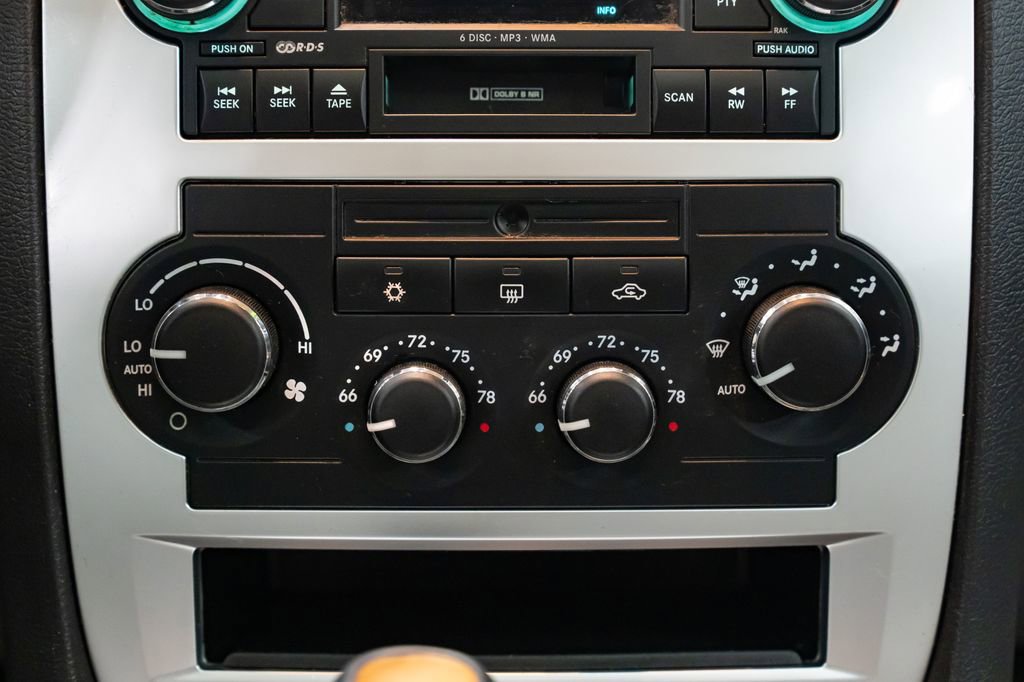 Used 2006 Chrysler 300 C w/ Protection Group II image 12