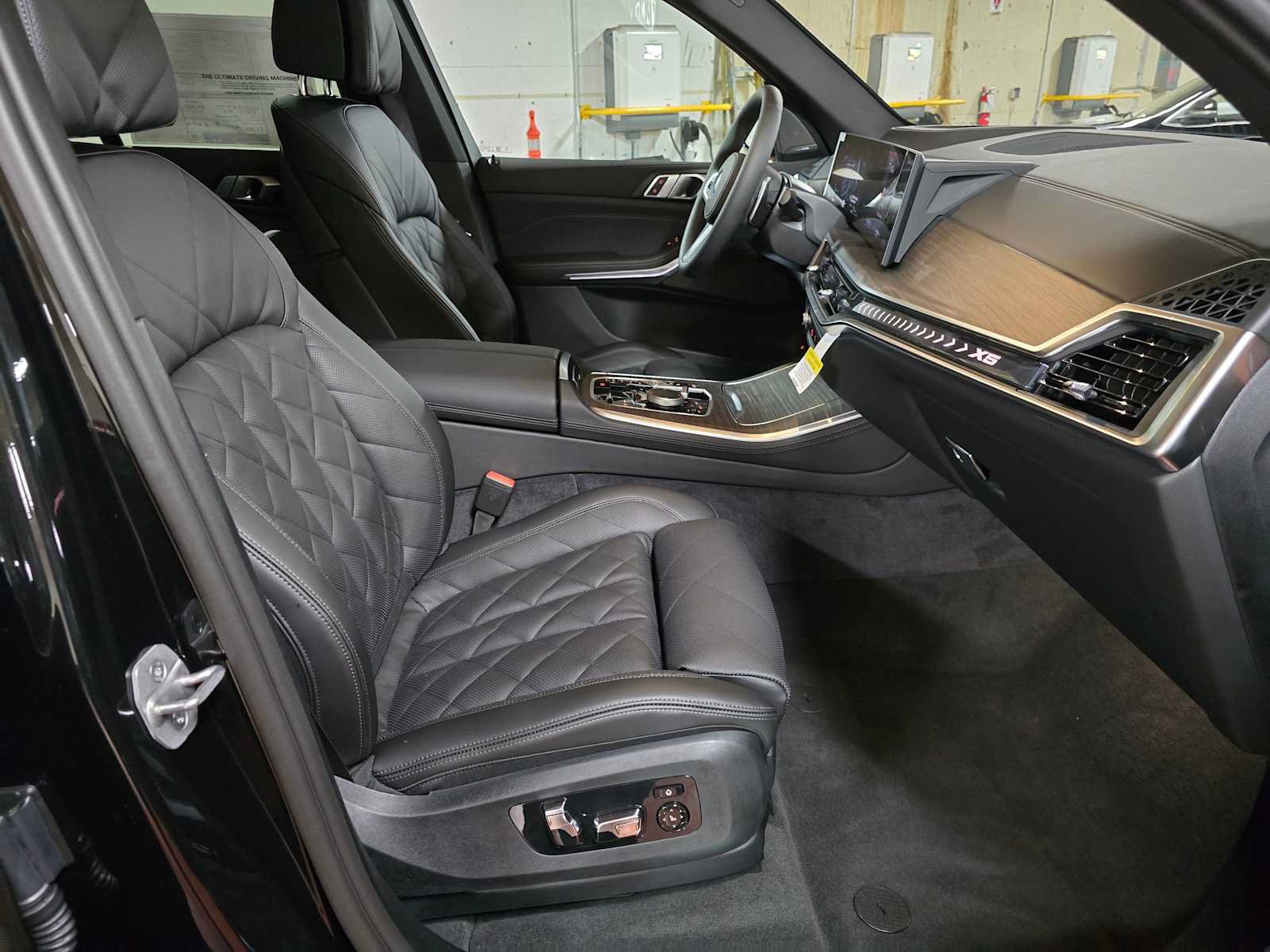 Used 2026 BMW X5 xDrive50e w/ M Sport Package AWD/4WD image 12