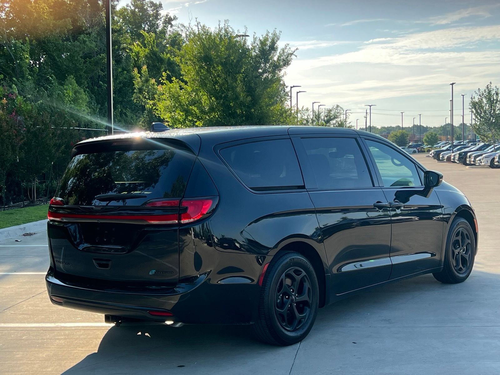 Used 2022 Chrysler Pacifica Touring-L w/ S Appearance Package FWD image 14