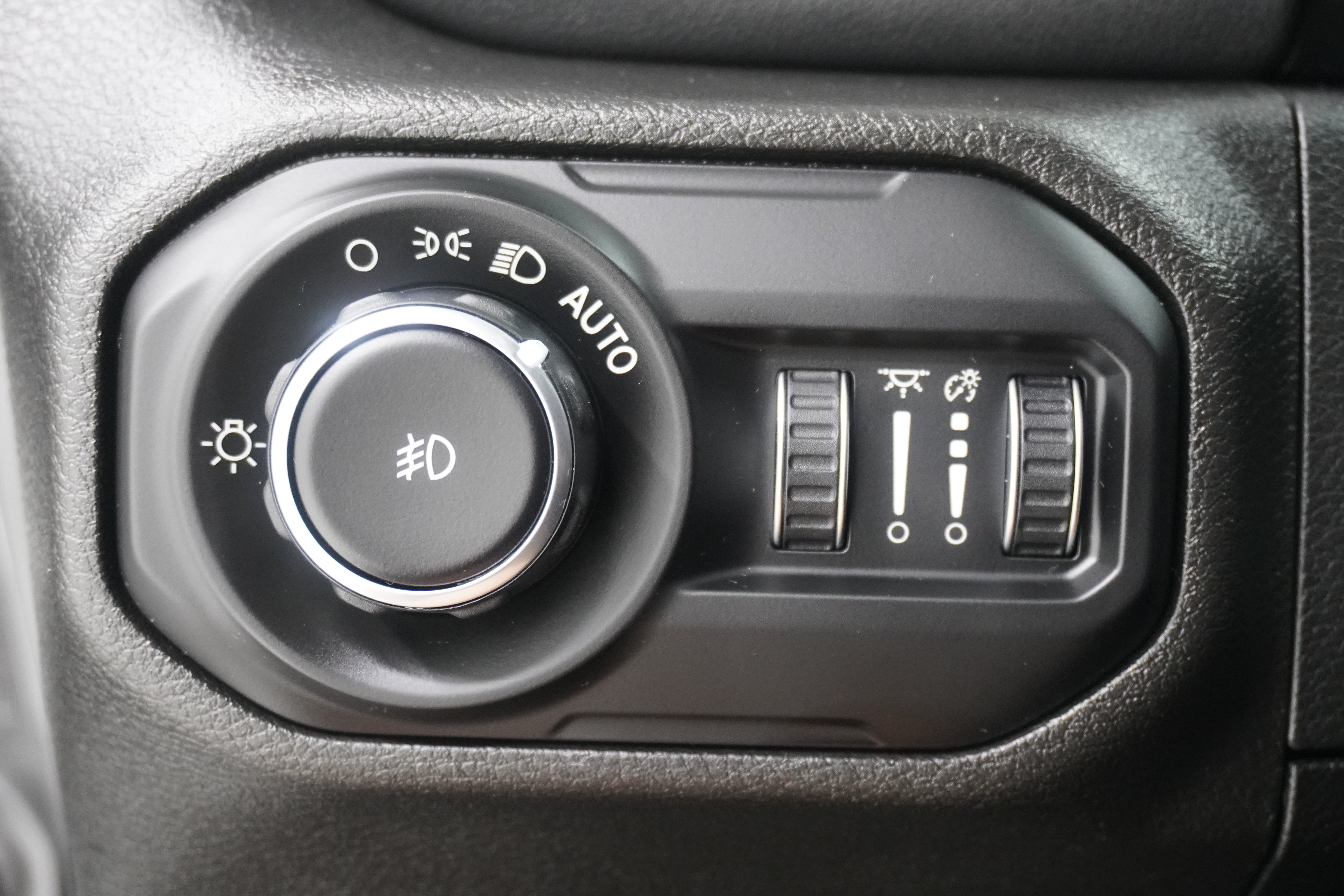 Used 2021 Jeep Wrangler Unlimited Sahara AWD/4WD image 29