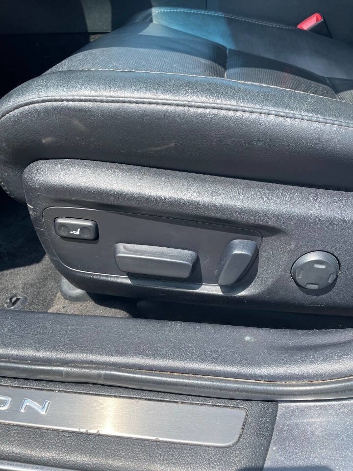 Used 2013 Toyota Avalon Limited image 19