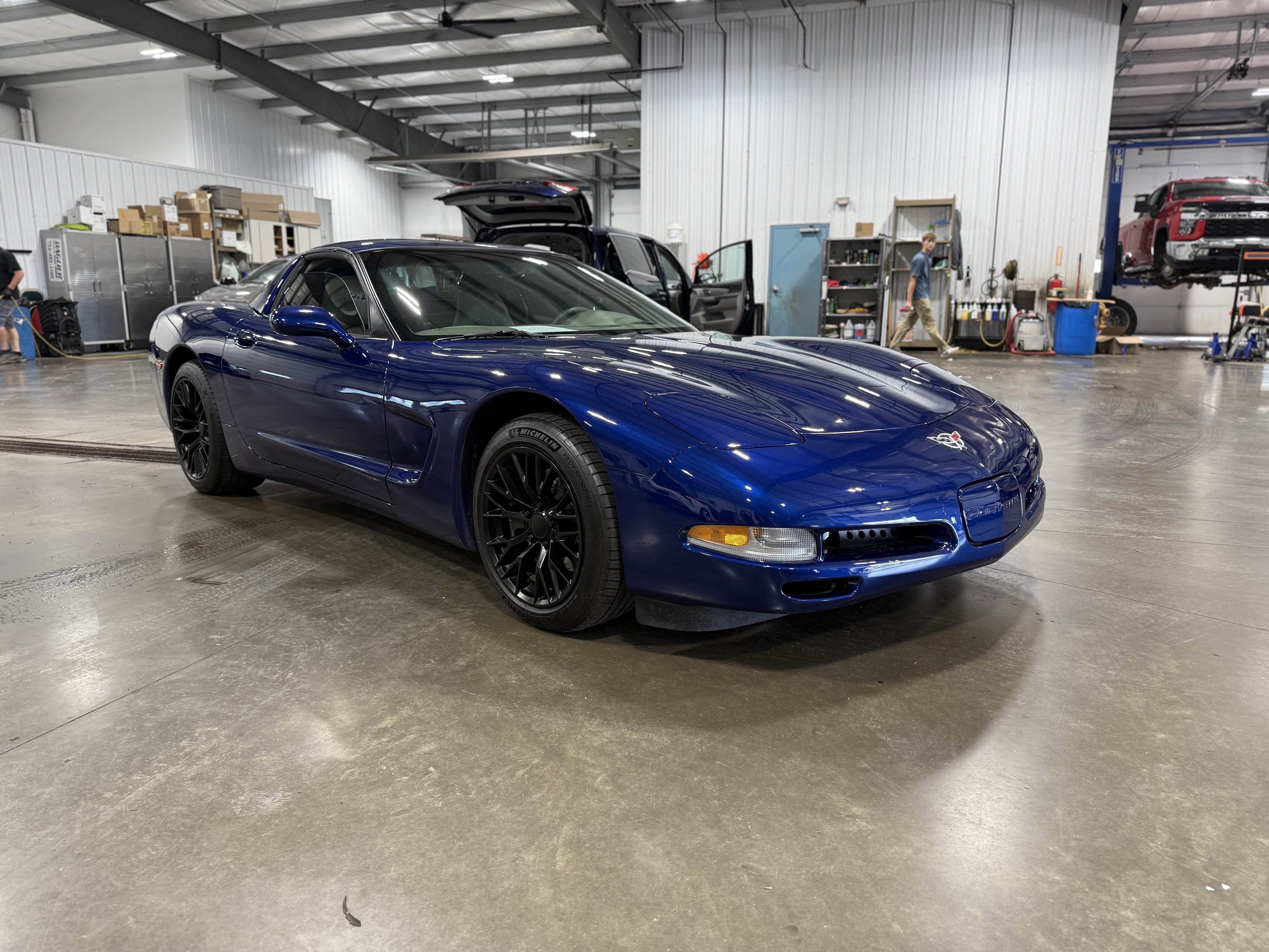 Used 2004 Chevrolet Corvette Coupe w/ Preferred Equipment Group image 2