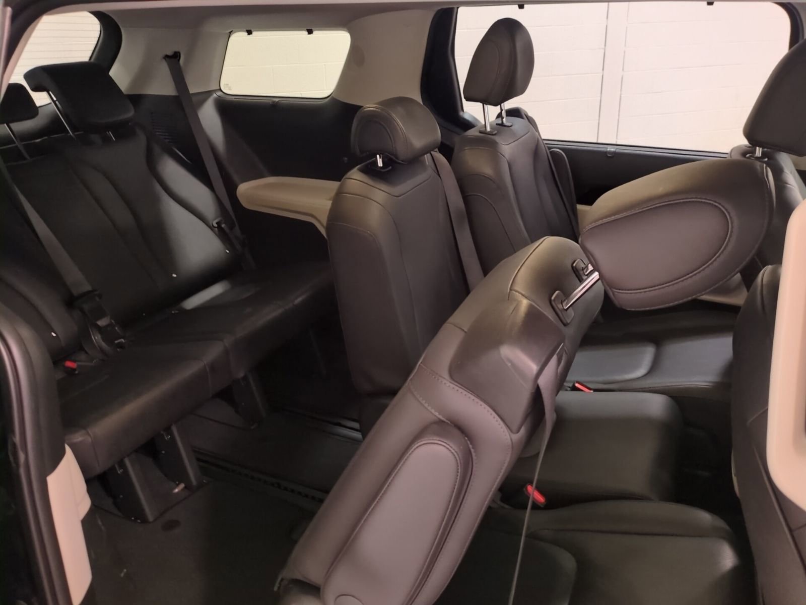 Certified 2023 Kia Carnival EX image 13