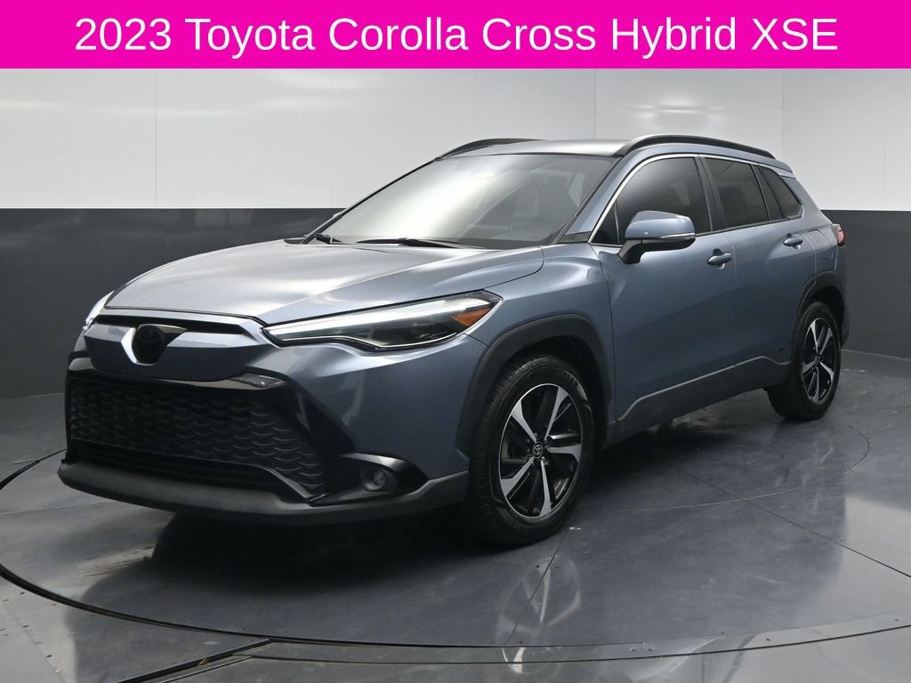Used 2023 Toyota Corolla Cross XSE w/ Convenience Package image 2