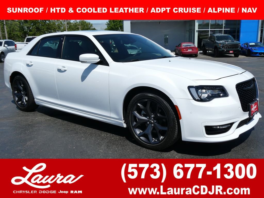 Used 2023 Chrysler 300 Touring L w/ Popular Equipment Group RWD image 1