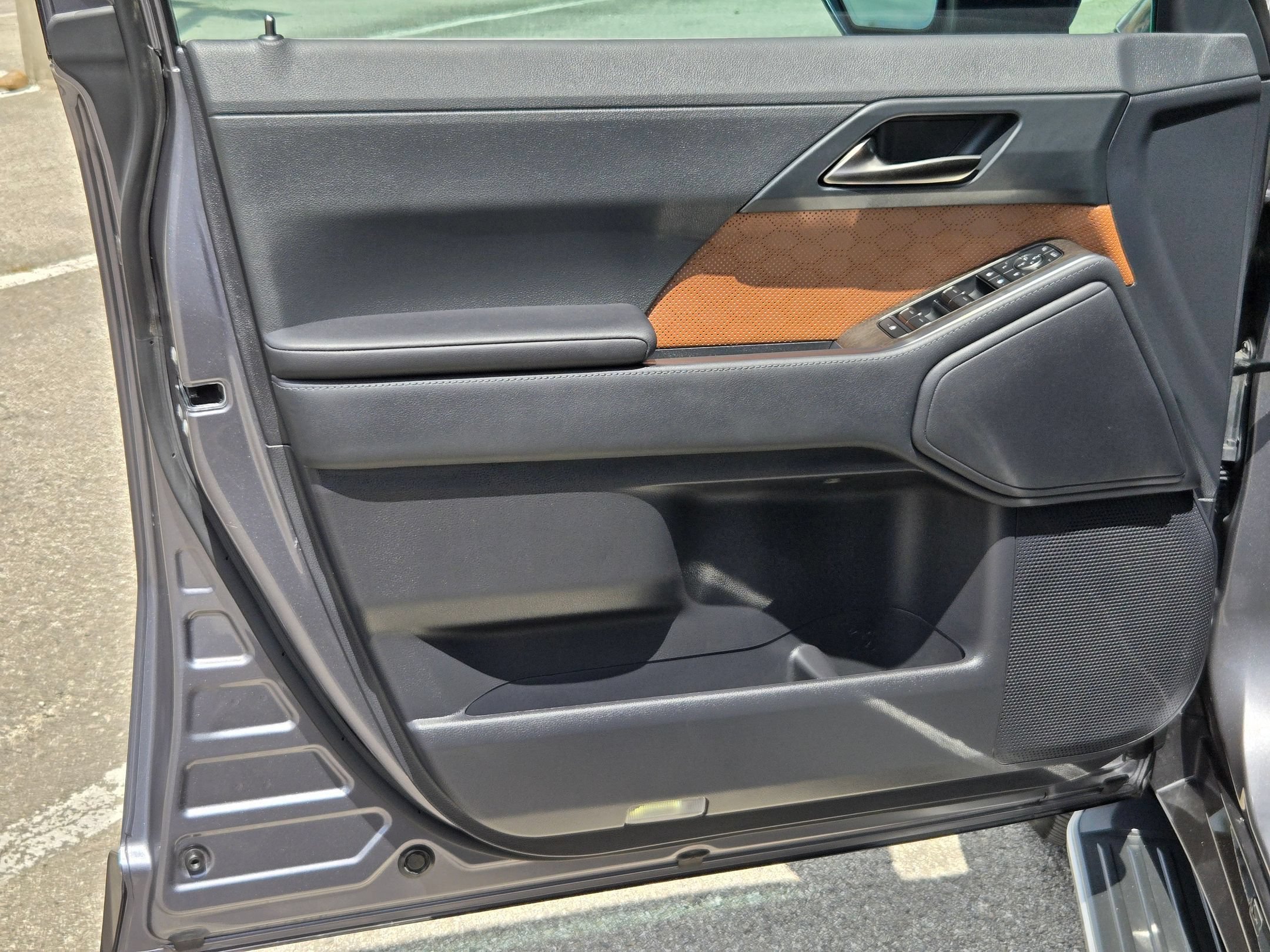 Used 2025 Lexus GX 550 w/ Cold Area Package AWD/4WD image 10