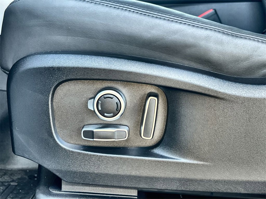 Used 2026 Land Rover Defender 130 X-Dynamic SE image 21