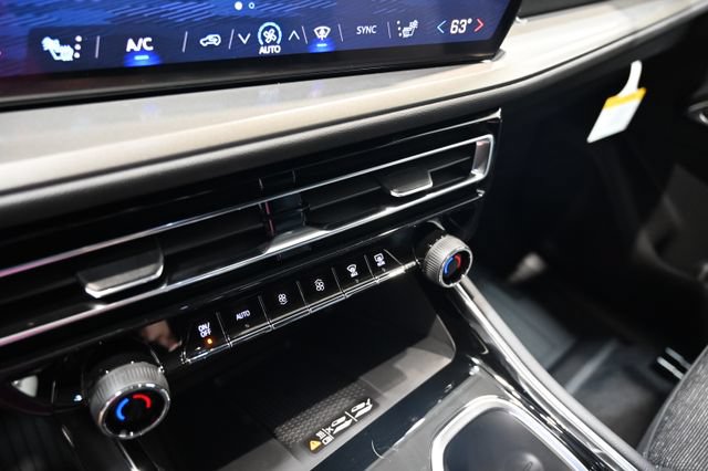 New 2027 Chevrolet Traverse LT w/ LPO, Floor Liner Package FWD image 18