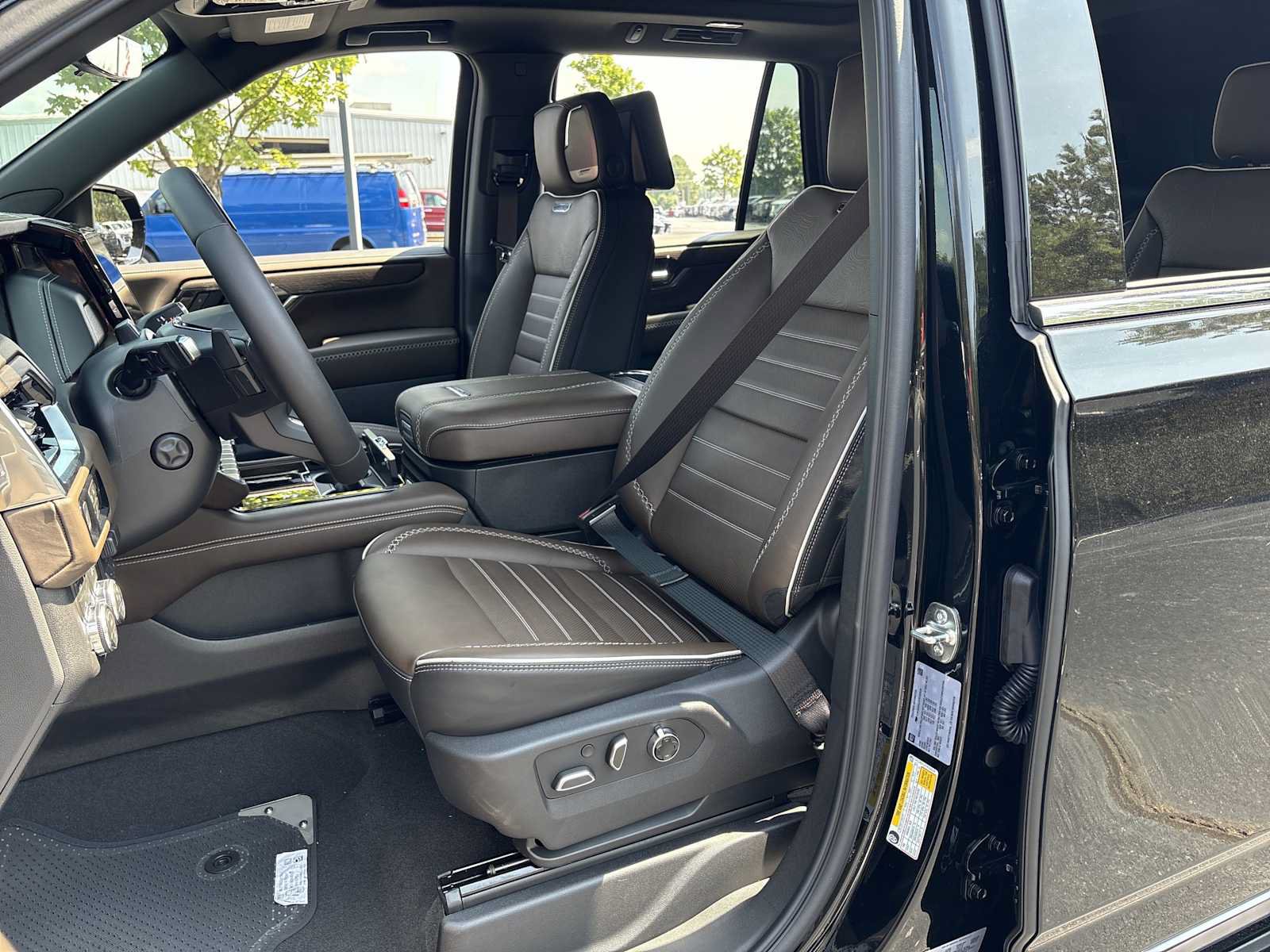 New 2026 GMC Yukon Denali Ultimate AWD/4WD image 16