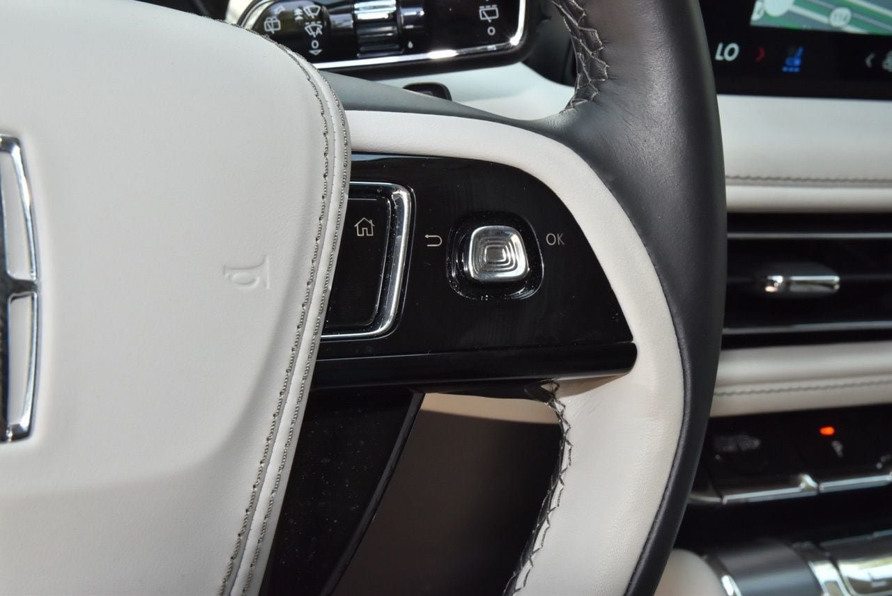 Certified 2026 Lincoln Aviator AWD image 26