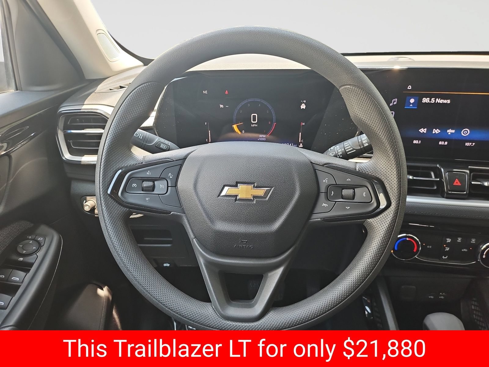 Used 2025 Chevrolet TrailBlazer LT AWD/4WD image 44