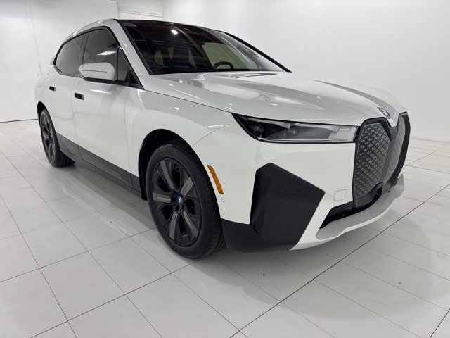 Used 2025 BMW iX xDrive50 w/ Sport Package image 7