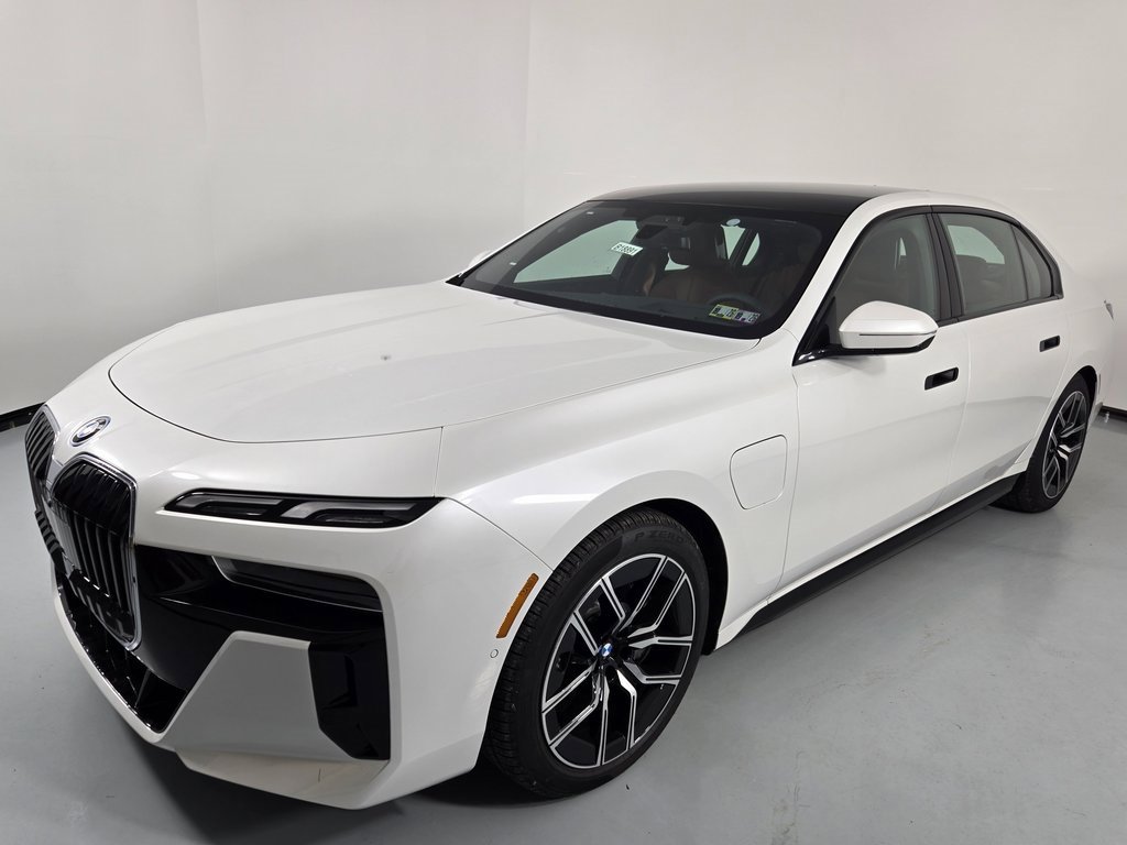 New 2026 BMW 750e xDrive image 3