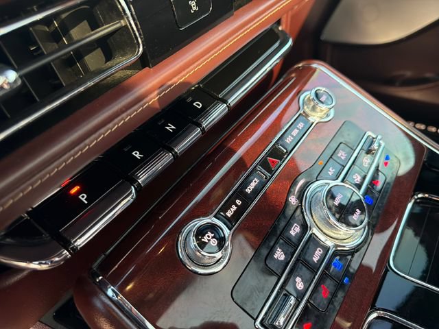 Certified 2022 Lincoln Aviator Black Label w/ Class IV Trailer Tow Package AWD/4WD image 29