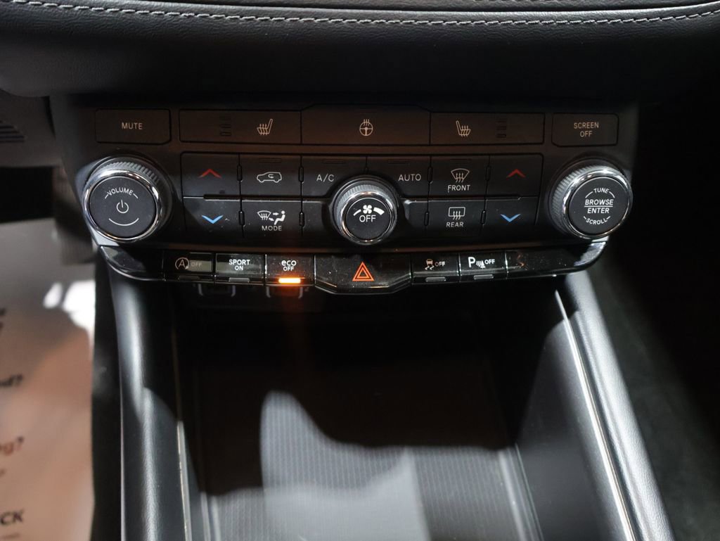 Used 2021 Dodge Durango SXT AWD/4WD image 30