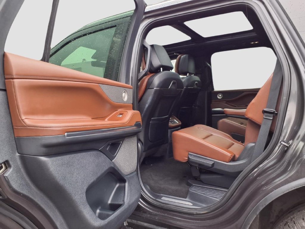 Used 2025 Lincoln Navigator Reserve AWD/4WD image 34
