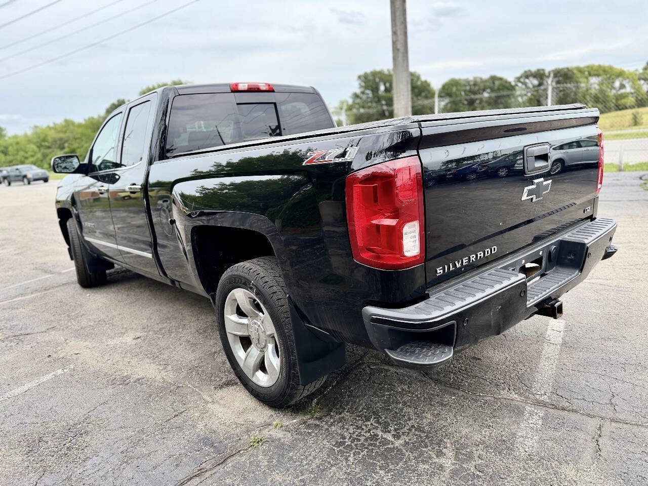 Used 2016 Chevrolet Silverado 1500 LTZ Z71 w/ LTZ Plus Package AWD/4WD image 3