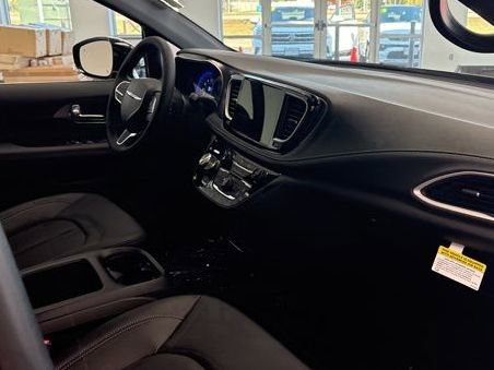 New 2026 Chrysler Pacifica Select image 22
