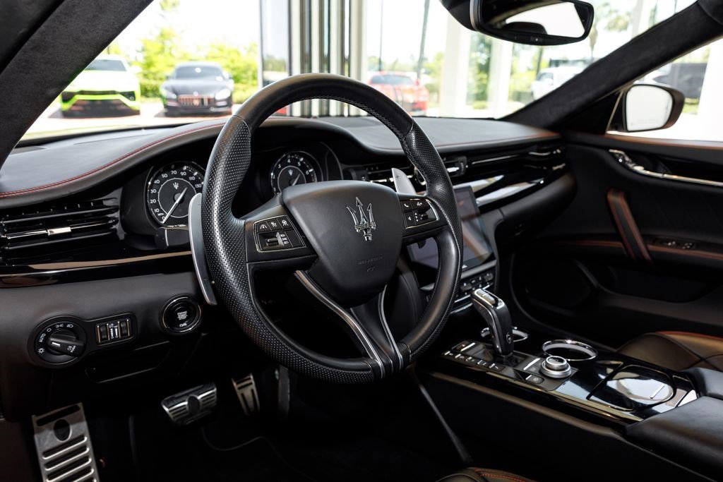 Used 2022 Maserati Quattroporte Modena RWD image 31