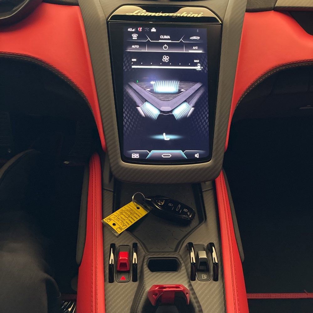 Used 2024 Lamborghini Revuelto AWD/4WD image 21